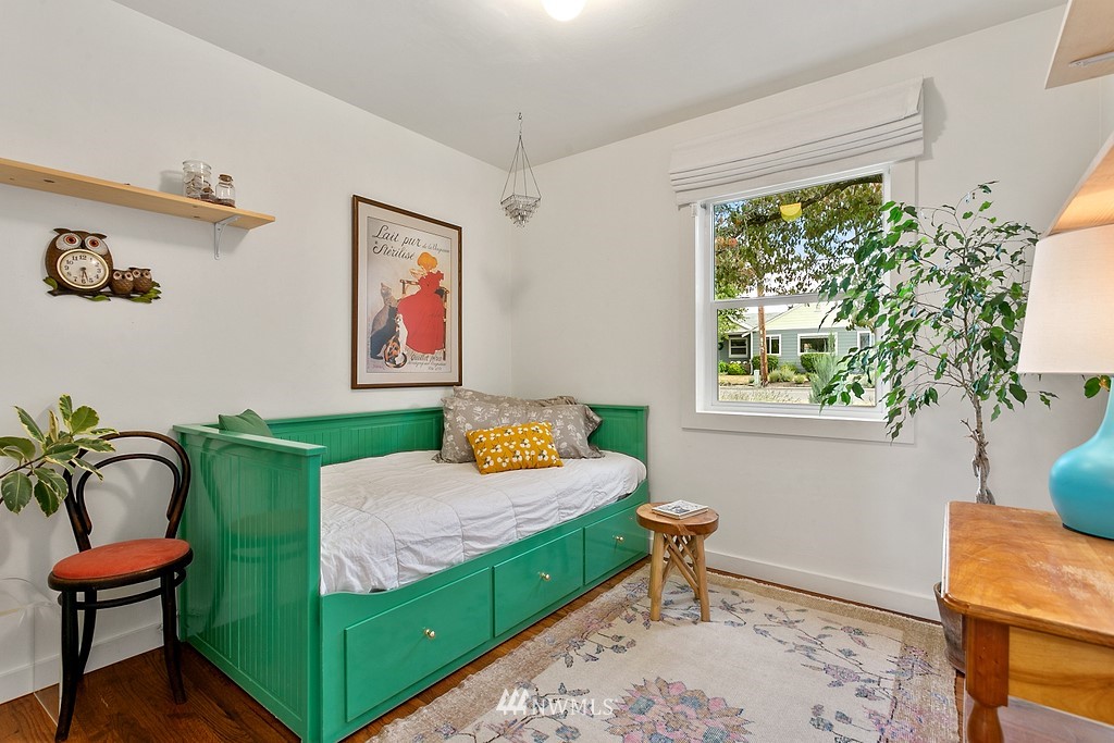 1102 North 30th Street Renton, WA 98056 - Photo 22 of 38 a bedroom with a bed and a window