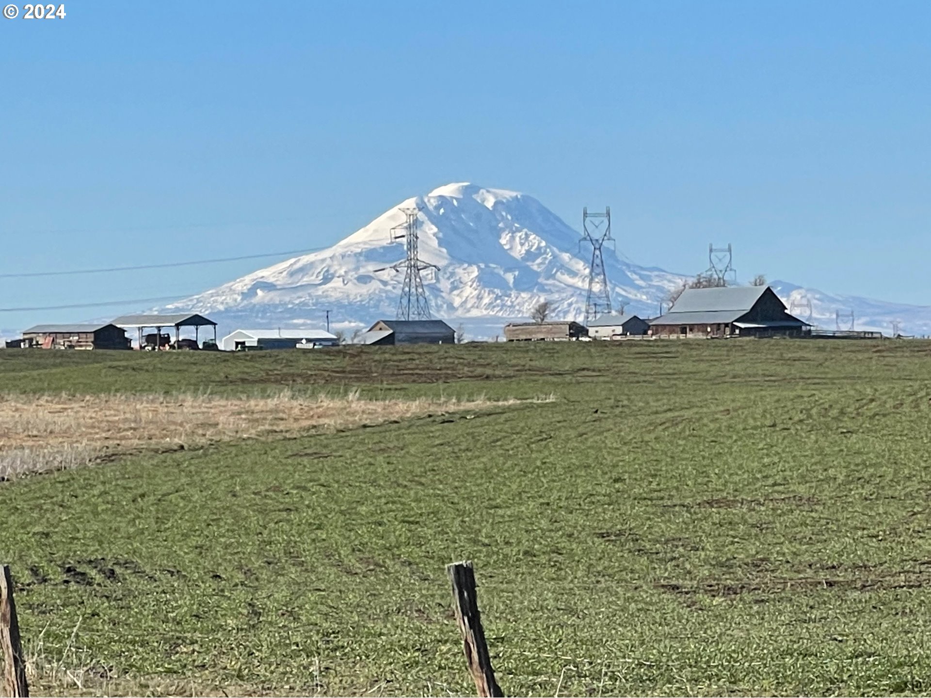 242 Van Hoy Road Goldendale, WA 98620 - Photo 1 of 44 a view of a water fountain and an ocean