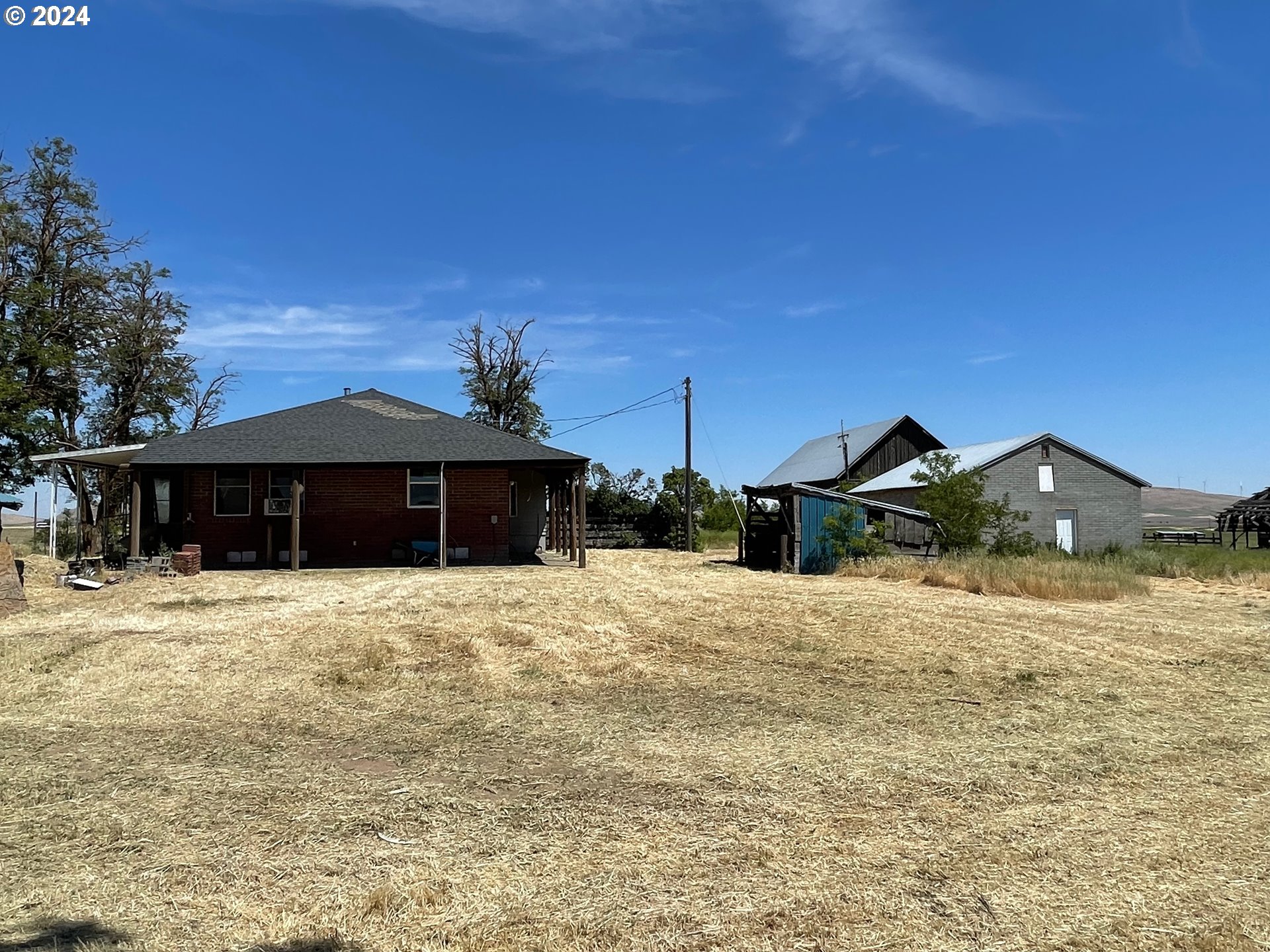 242 Van Hoy Road Goldendale, WA 98620 - Photo 14 of 44 a front view of a house with a yard and garage