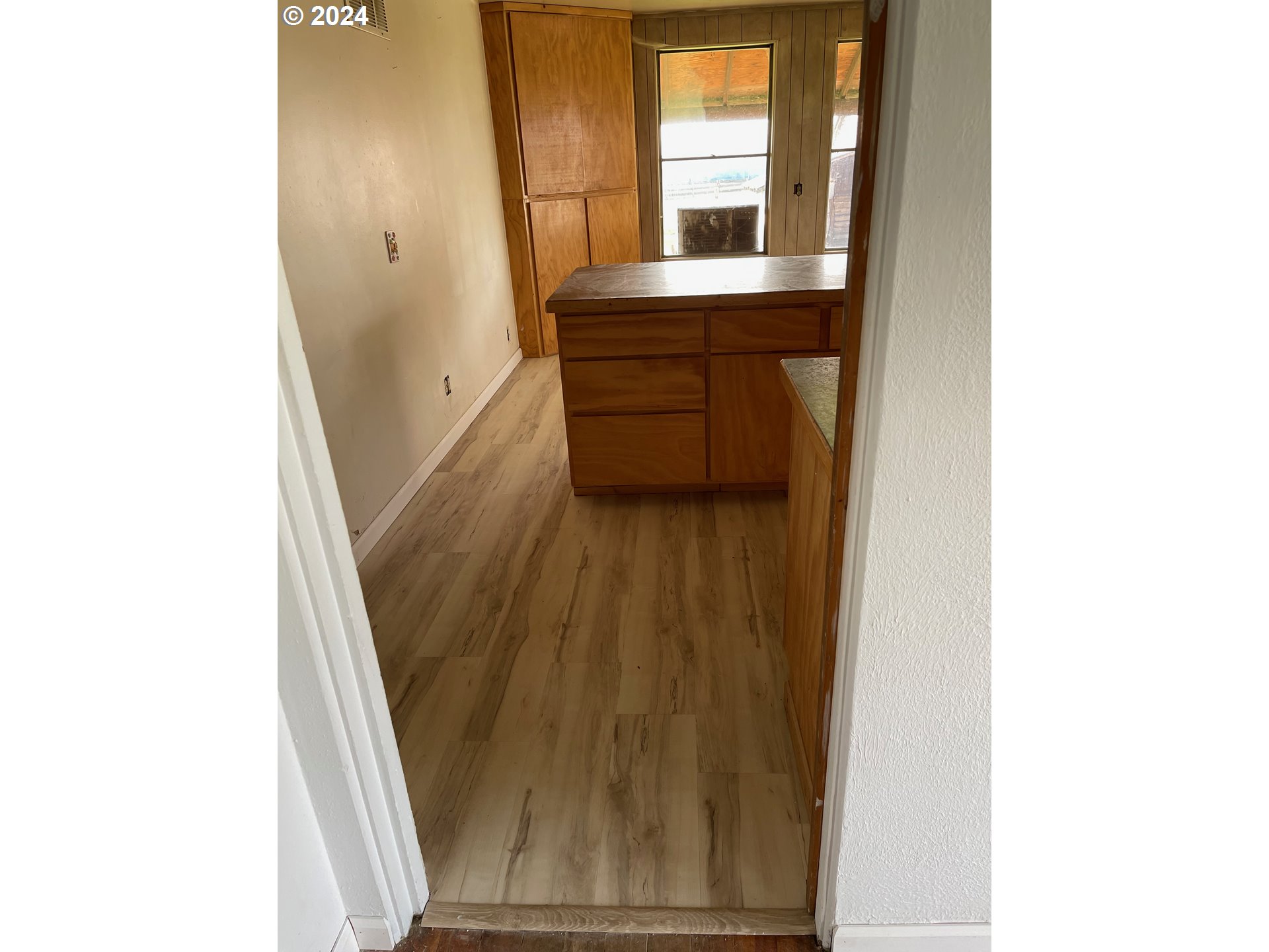 242 Van Hoy Road Goldendale, WA 98620 - Photo 17 of 44 a view of entryway with a window