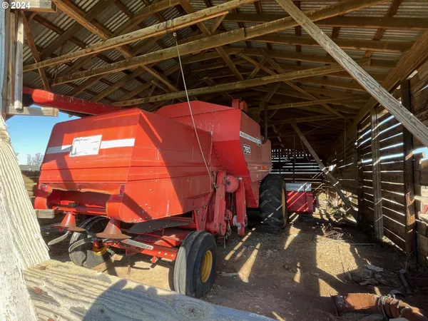 a view of a water fountain and an ocean view