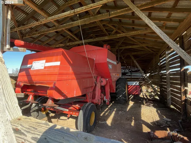 a view of a water fountain and an ocean view
