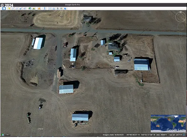 a black and white photo of a room