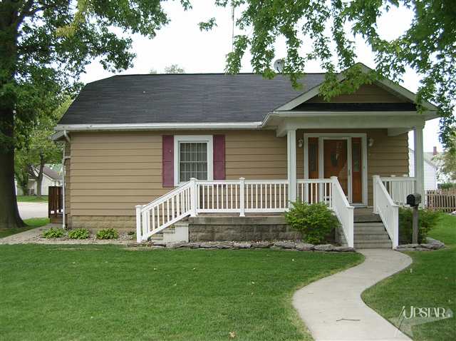 934 Nuttman Avenue Decatur, IN 46733 - Photo 1 of 15
