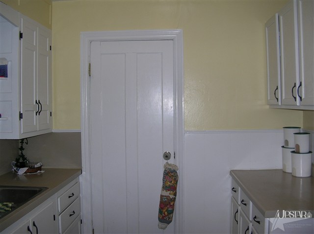 934 Nuttman Avenue Decatur, IN 46733 - Photo 9 of 15