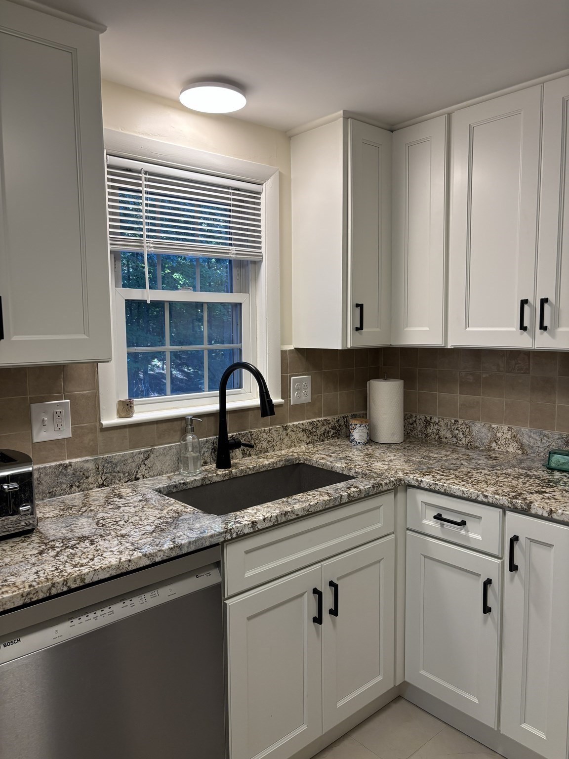12 Hampton Road Sharon, MA 02067 - Photo 6 of 33 Gallery Image 6