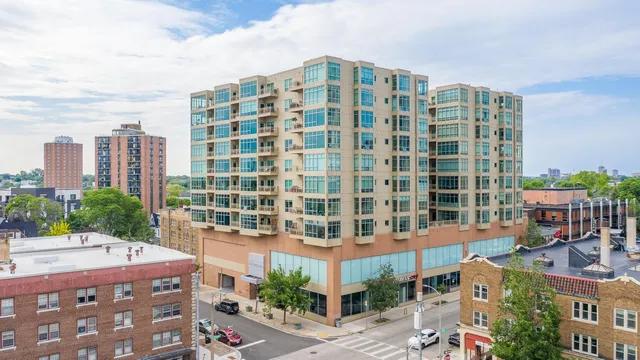 $236,900 | 1550 East Royall Place, Unit 511, Milwaukee, WI 53202