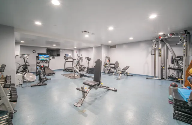 $236,900 | 1550 East Royall Place, Unit 511, Milwaukee, WI 53202