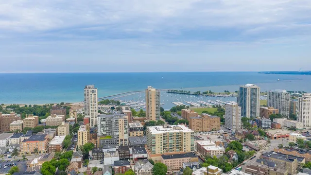 $236,900 | 1550 East Royall Place, Unit 511, Milwaukee, WI 53202