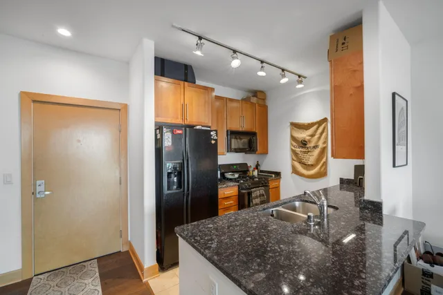 $236,900 | 1550 East Royall Place, Unit 511, Milwaukee, WI 53202