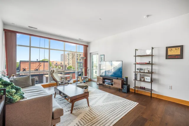 $236,900 | 1550 East Royall Place, Unit 511, Milwaukee, WI 53202