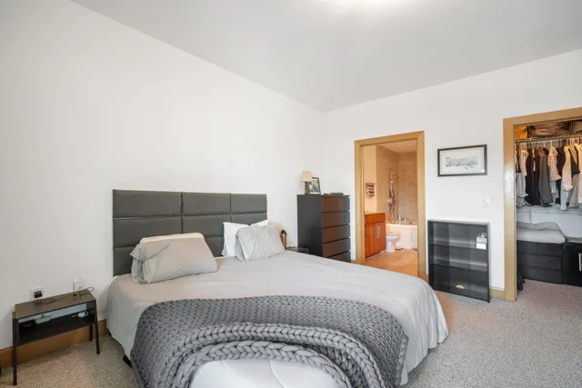 $236,900 | 1550 East Royall Place, Unit 511, Milwaukee, WI 53202