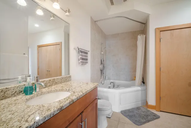 $236,900 | 1550 East Royall Place, Unit 511, Milwaukee, WI 53202