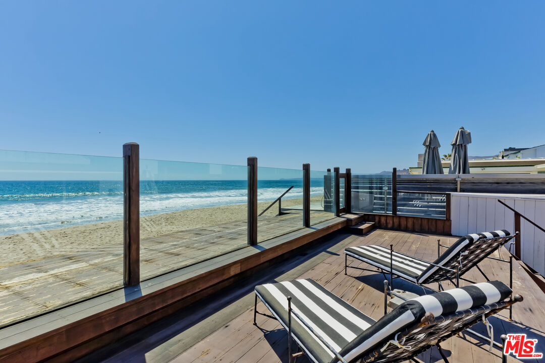 23350 Malibu Colony Road, Unit 109 Malibu, CA 90265 - Photo 59 of 61 a view of sitting area with lounge chair