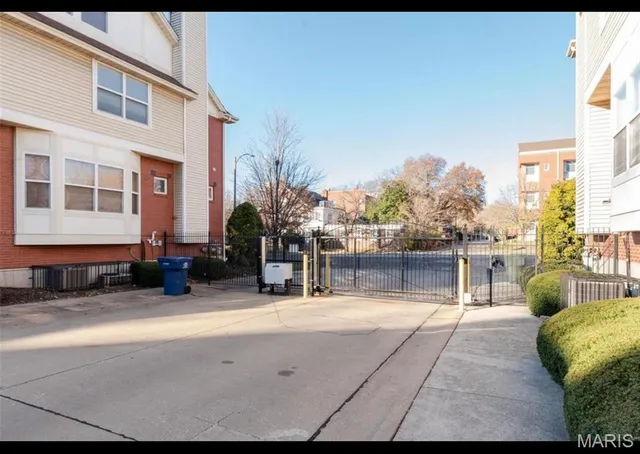 $3,250 | 5424 Delmar Boulevard, St. Louis, MO 63112