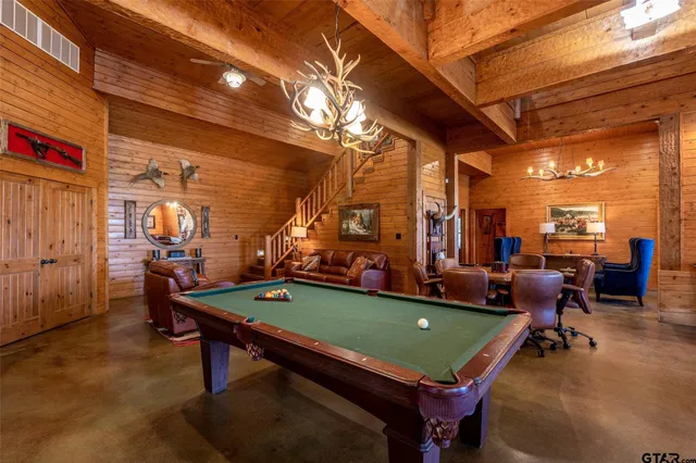 a view of an outdoor space