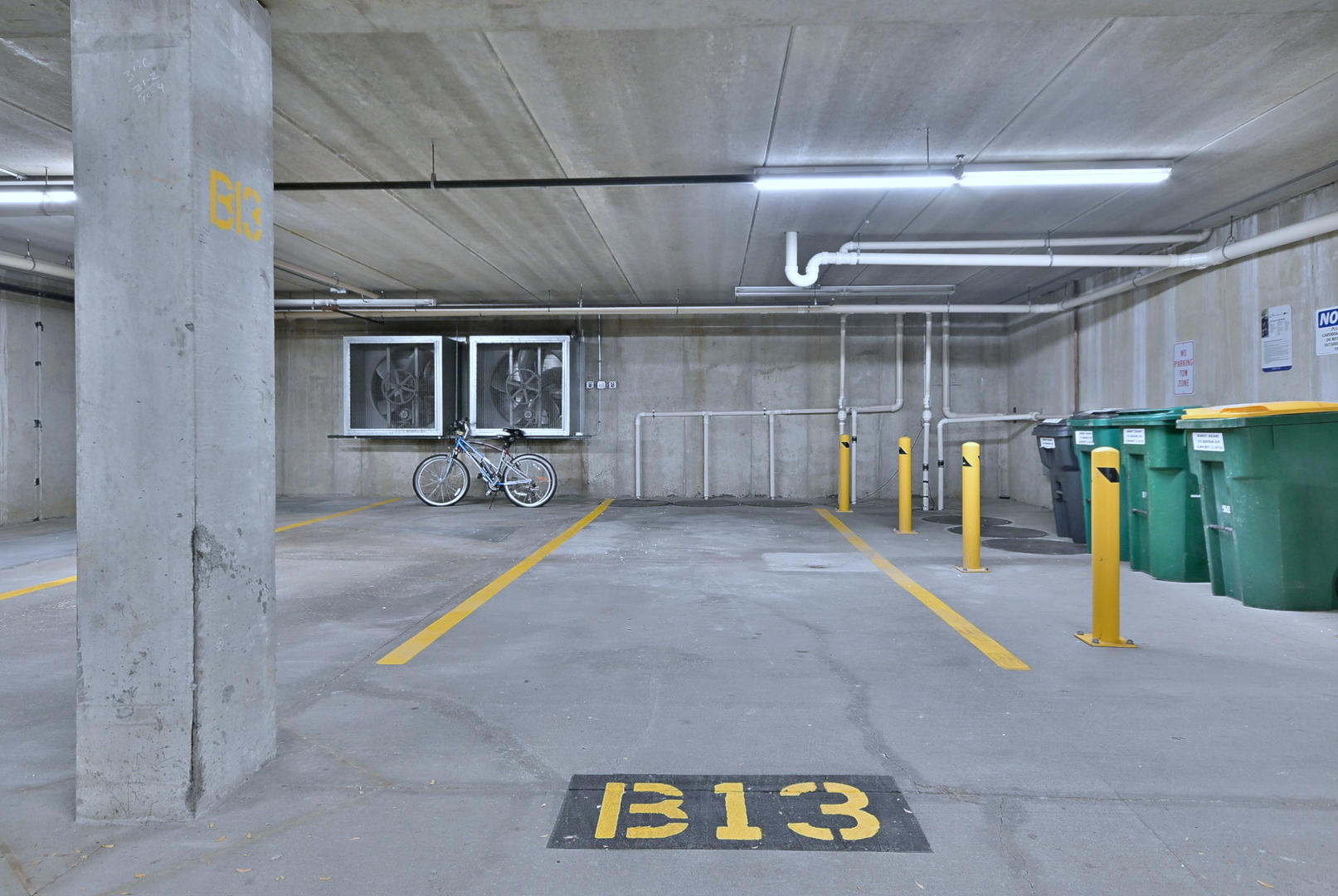 210 North Addison Avenue, Unit 303 Elmhurst, IL 60126 - Photo 20 of 20 a view of a backyard of a house