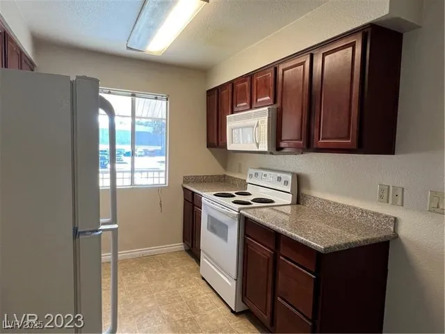 $1,000 | 5295 Indian River Drive, Unit 316, Las Vegas, NV 89103