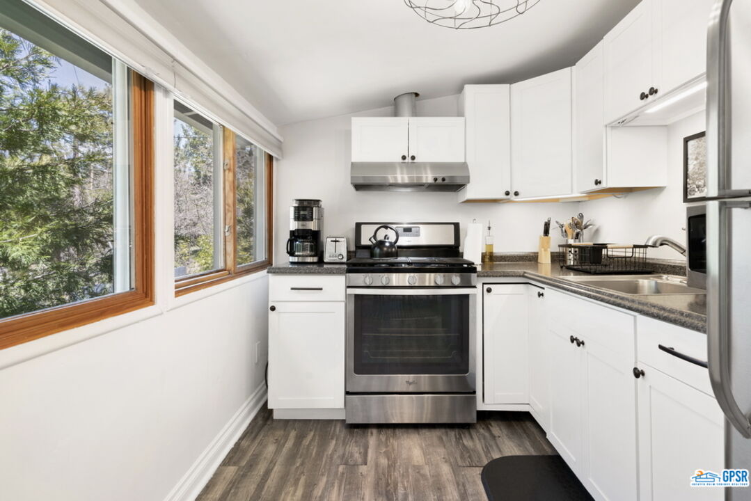 53455 Middleridge Drive Idyllwild, CA 92549 - Photo 4 of 32