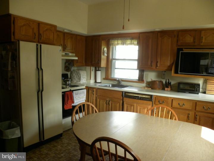 204 Rutledge Avenue Rutledge, PA 19070 - Photo 11 of 25 Kitchen