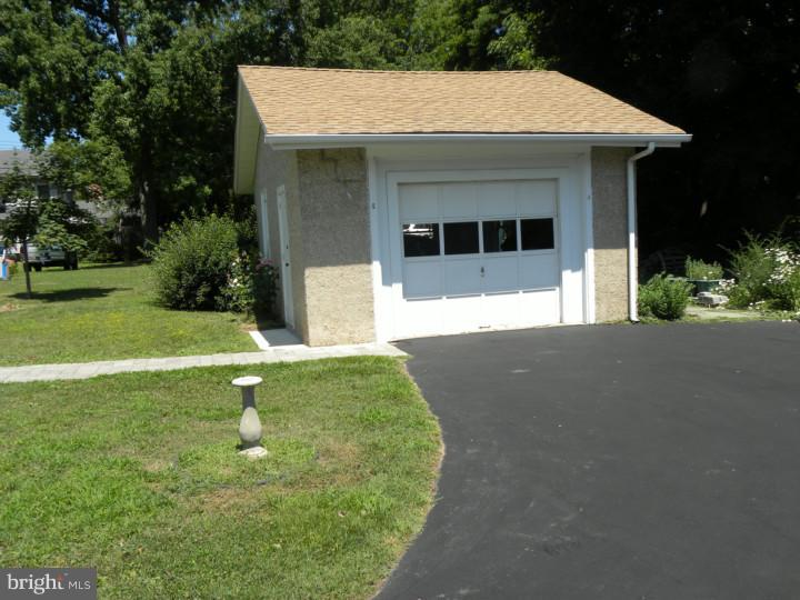 204 Rutledge Avenue Rutledge, PA 19070 - Photo 23 of 25 Garage