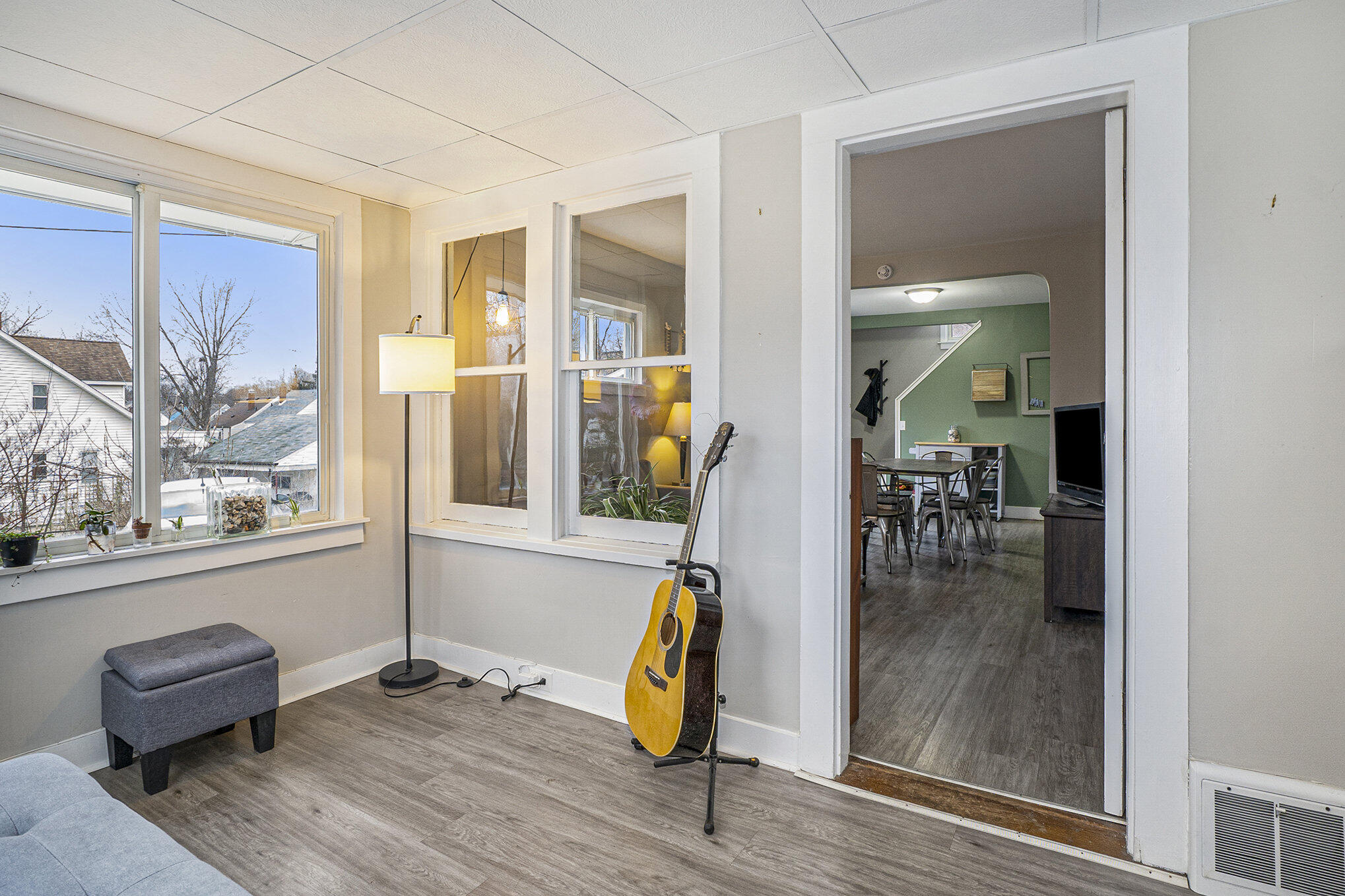 2754 Miller Road Flint, MI 48503 - Photo 3 of 19 Entryway Room