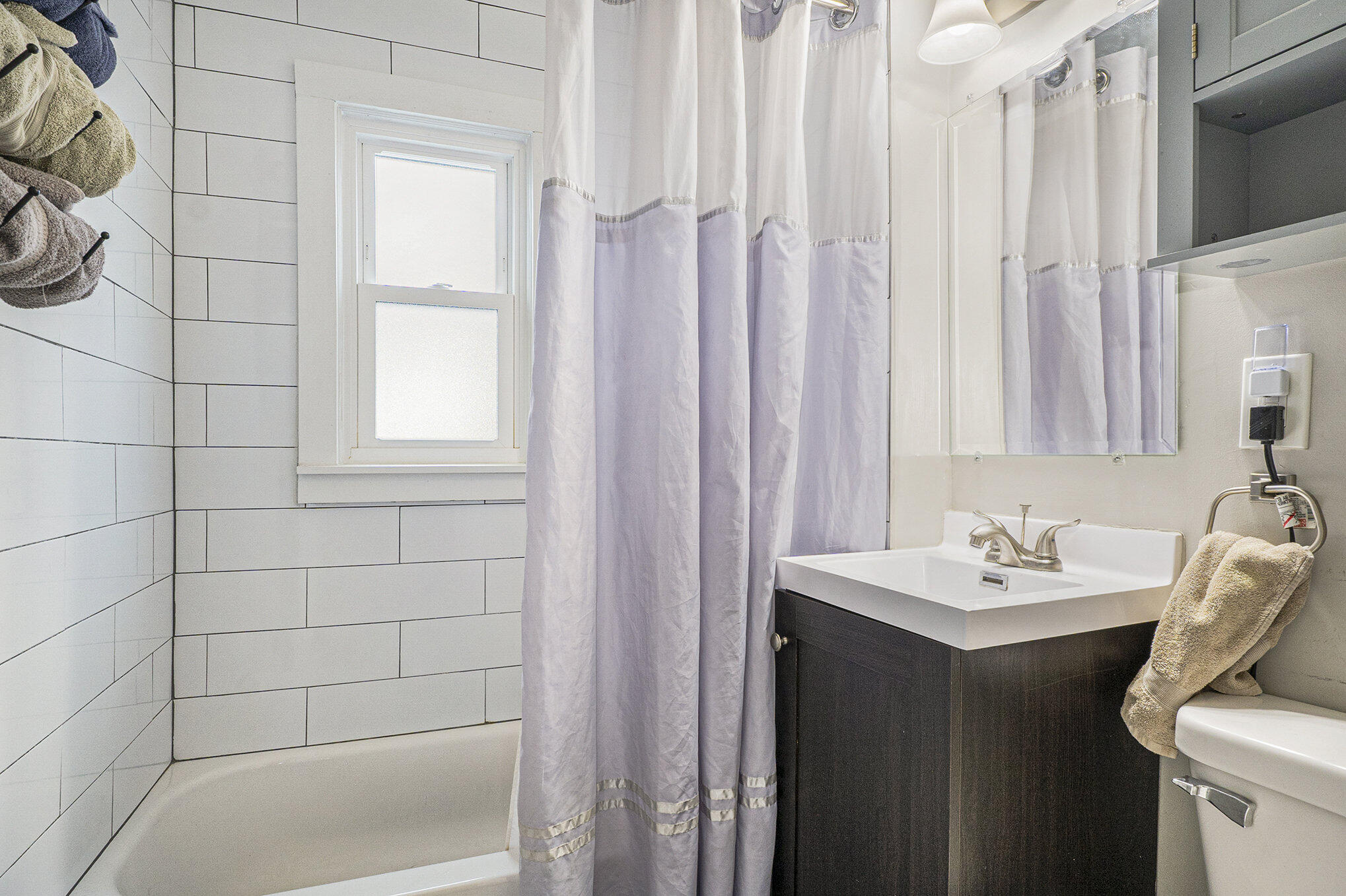 2754 Miller Road Flint, MI 48503 - Photo 8 of 19 Main Floor Bathroom