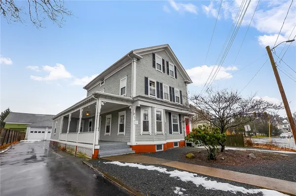 $2,500 | 292 Pleasant Street, Unit 1, Rumford, RI 02916
