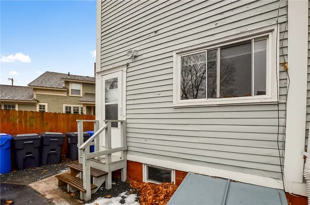 $2,500 | 292 Pleasant Street, Unit 1, East Providence, RI 02916