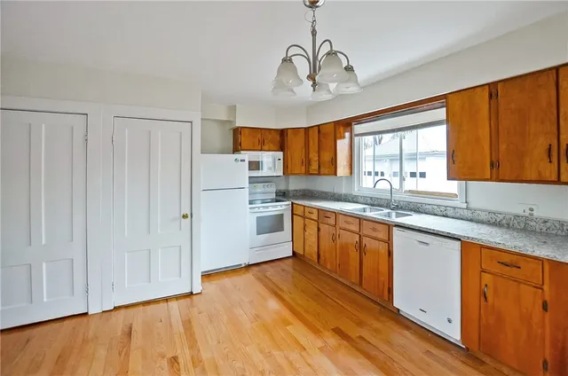 $2,500 | 292 Pleasant Street, Unit 1, East Providence, RI 02916