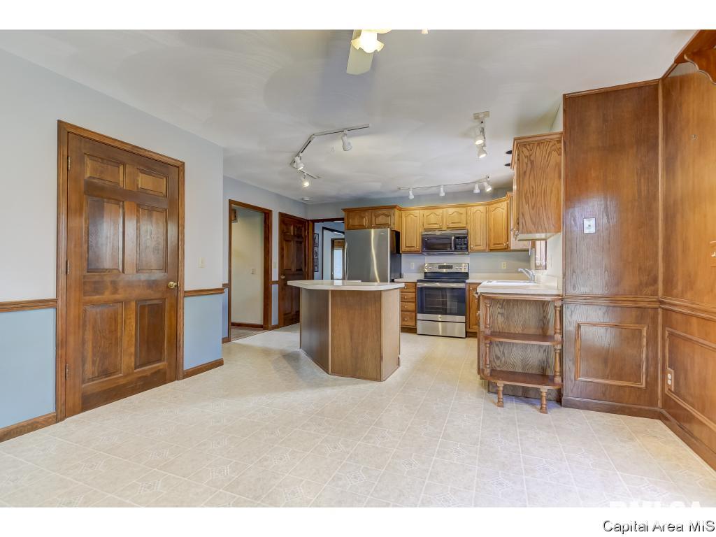 3101 Red Bud Lane Springfield, IL 62712 - Photo 14 of 36 Gallery Image 14