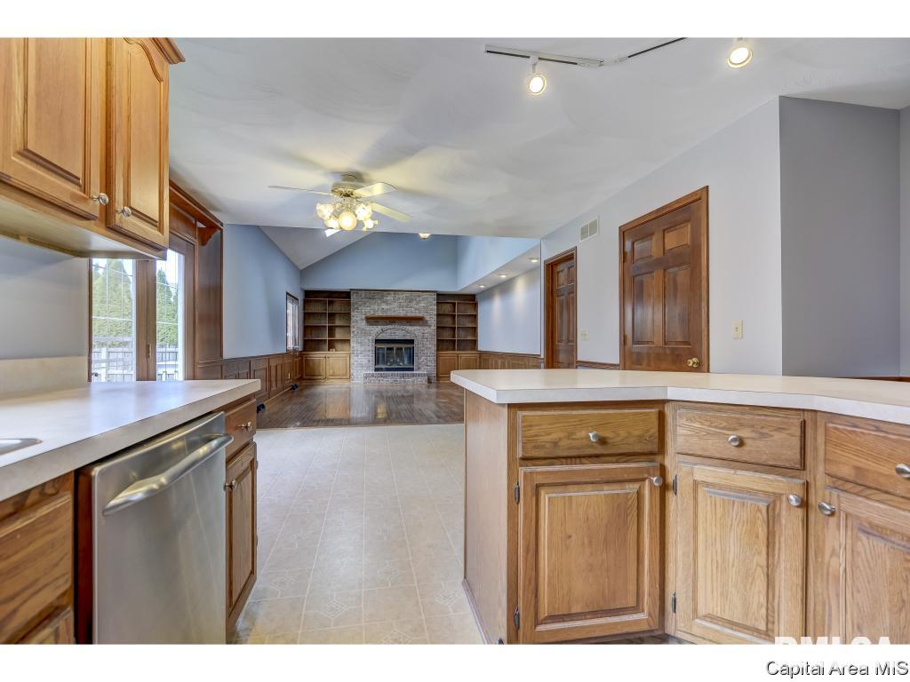 3101 Red Bud Lane Springfield, IL 62712 - Photo 15 of 36 Gallery Image 15