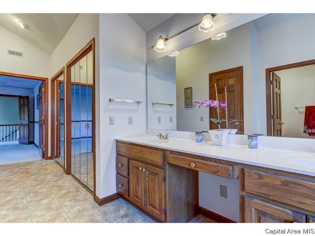 3101 Red Bud Lane Springfield, IL 62712 - Photo 23 of 36 Gallery Image 23