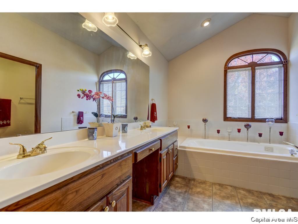 3101 Red Bud Lane Springfield, IL 62712 - Photo 24 of 36 Gallery Image 24