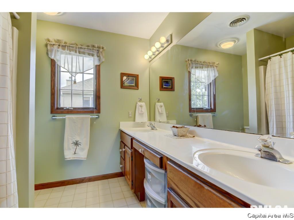3101 Red Bud Lane Springfield, IL 62712 - Photo 31 of 36 Gallery Image 31