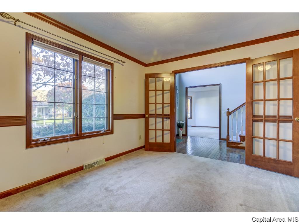 3101 Red Bud Lane Springfield, IL 62712 - Photo 4 of 36 Gallery Image 4