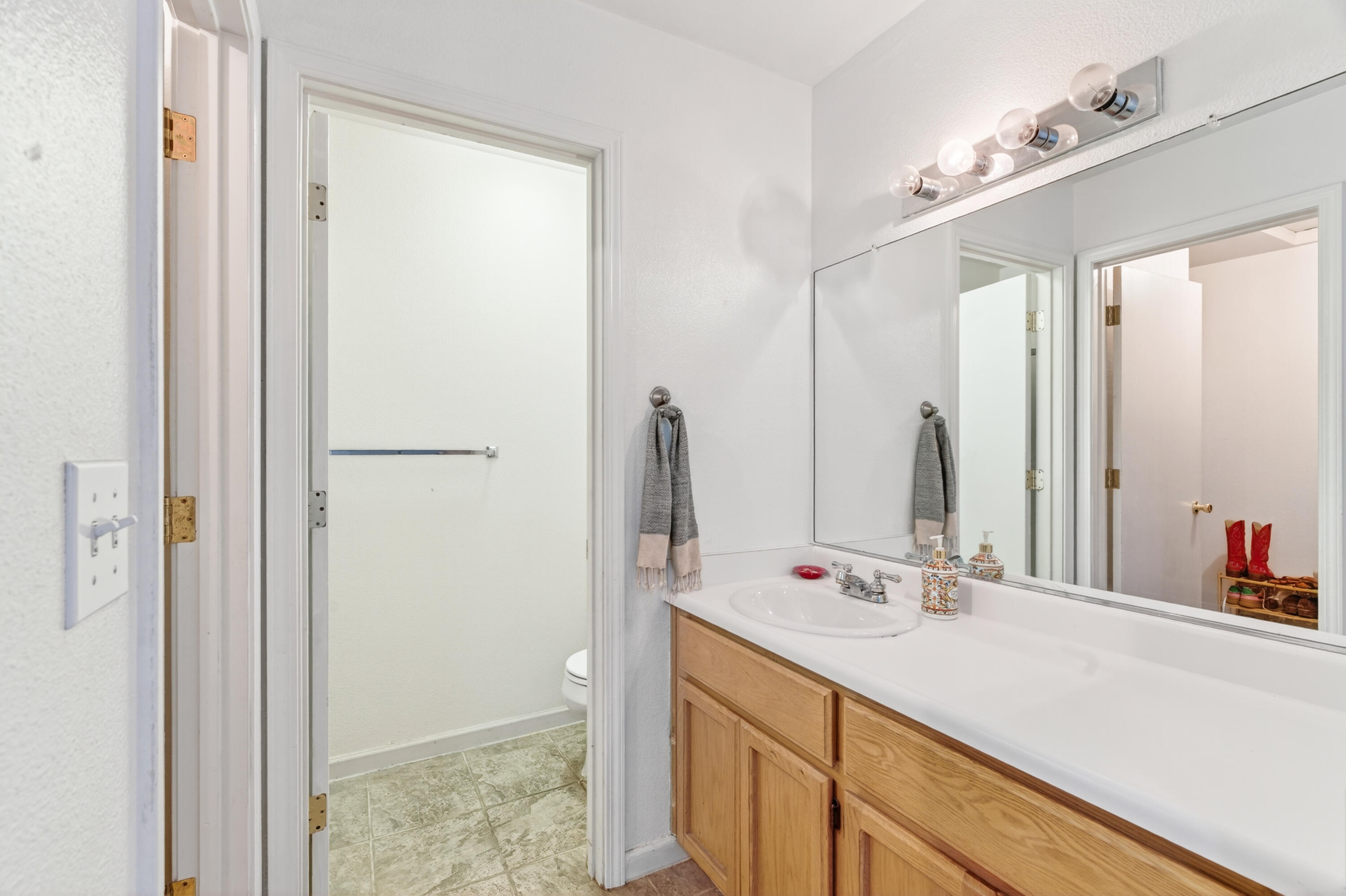 40 Ortega Court Redding, CA 96003 - Photo 17 of 29 a bathroom with a double vanity sink and a mirror