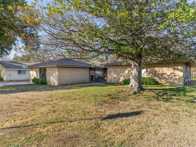 $1,600 | 4804 South Drive, Fort Worth, TX 76132