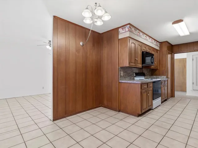 $1,600 | 4804 South Drive, Fort Worth, TX 76132