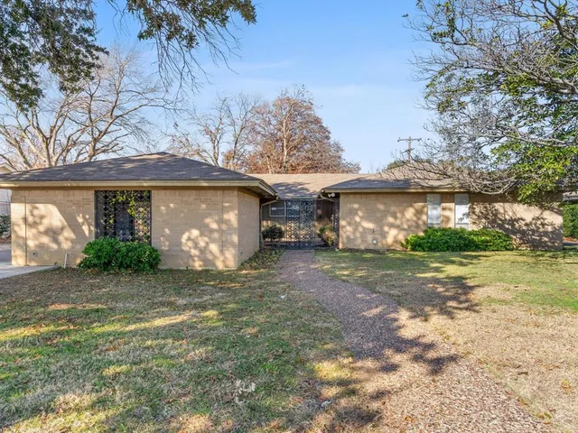 $1,600 | 4804 South Drive, Fort Worth, TX 76132