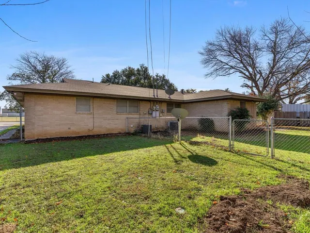 $1,600 | 4804 South Drive, Fort Worth, TX 76132
