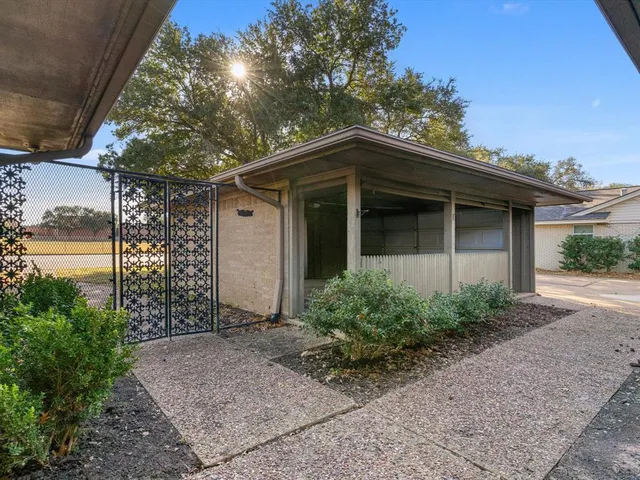 $1,600 | 4804 South Drive, Fort Worth, TX 76132