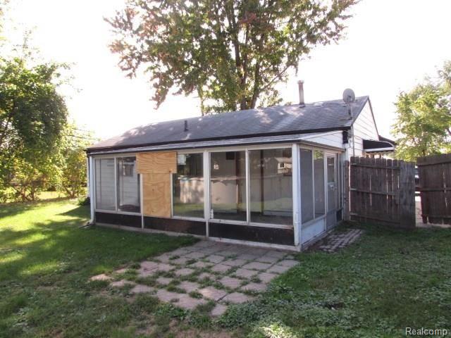 14281 Toepfer Road Warren, MI 48089 - Photo 14 of 15 261-862336-back.JPG