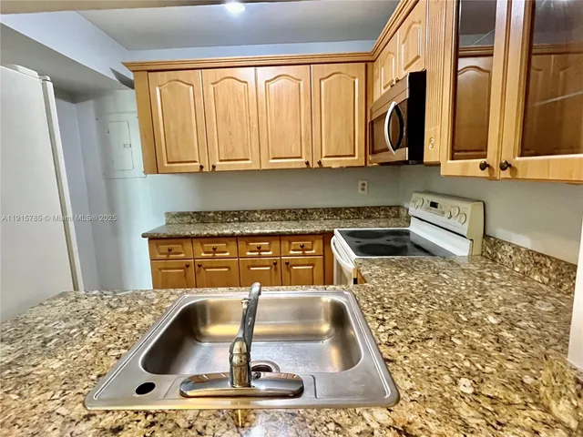 $2,000 | 11800 Southwest 18th Street, Unit 3124, Miami, FL 33175