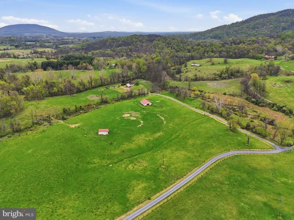 $1,299,000 | 1901 Misty Mdws Lane, Markham, VA 22643