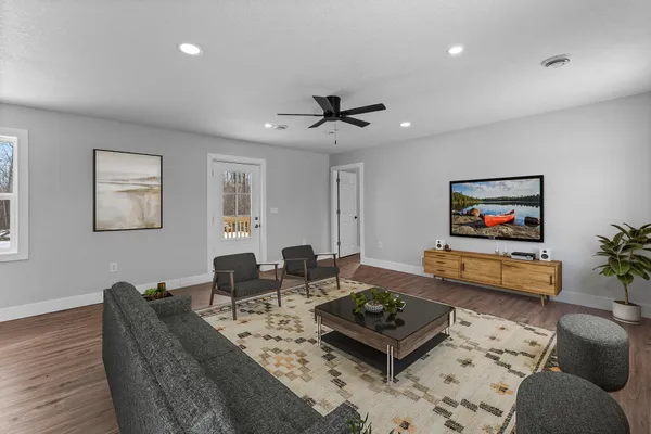 $1,600 | 1782 Us Highway, St. Croix Falls, WI 54024