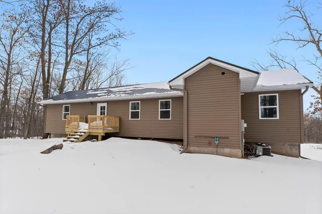 $1,600 | 1782 Us Highway, St. Croix Falls, WI 54024