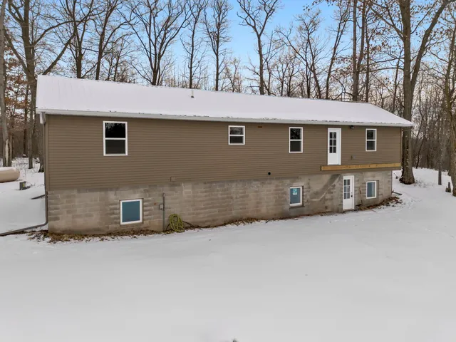 $1,600 | 1782 Us Highway, St. Croix Falls, WI 54024
