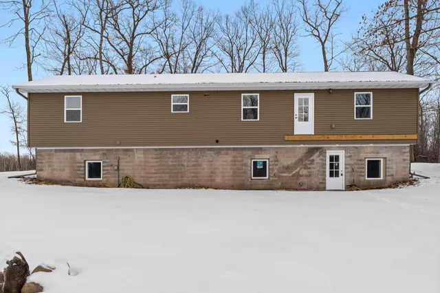 $1,600 | 1782 Us Highway, St. Croix Falls, WI 54024