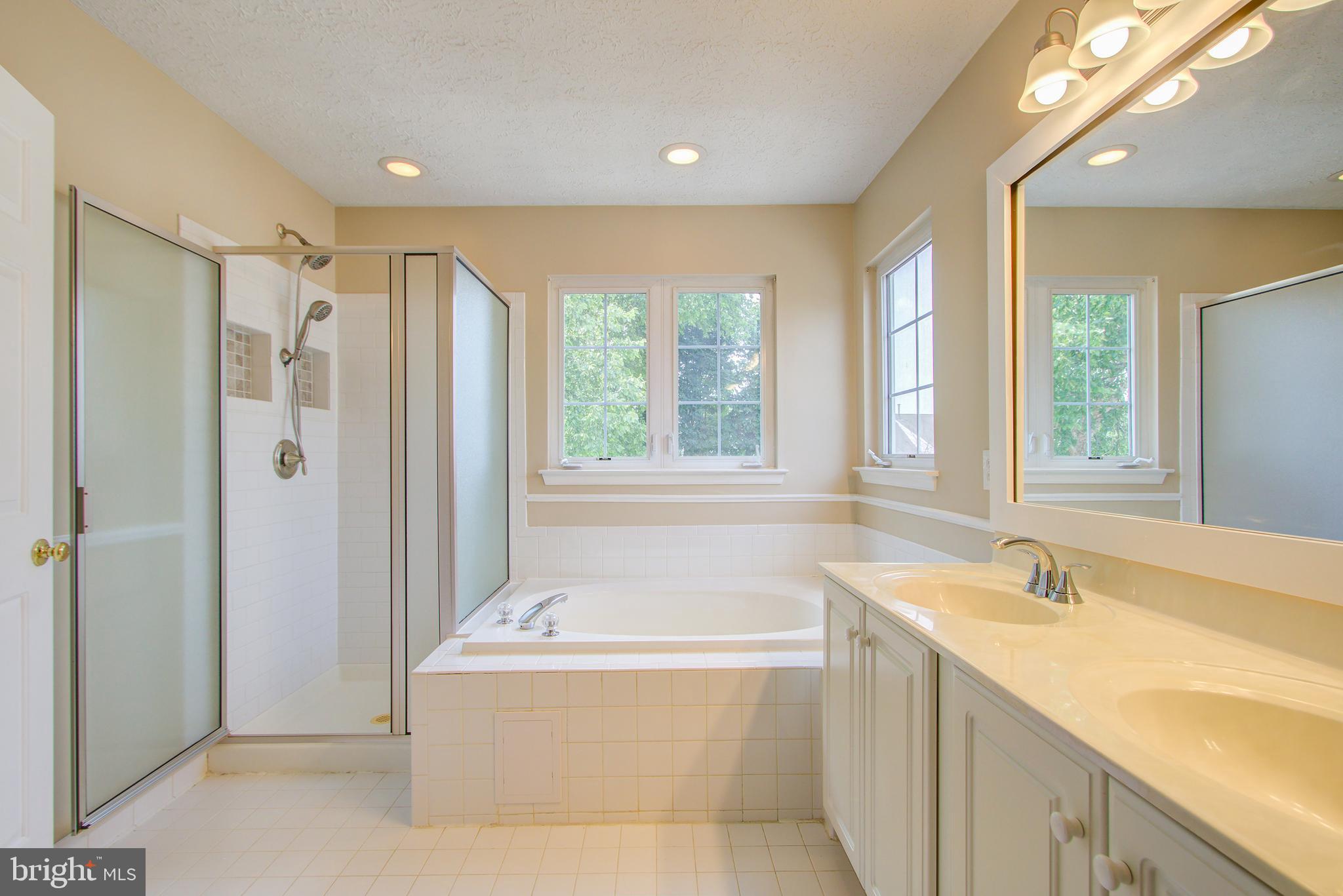 1723 Algonquin Road Frederick, MD 21701 - Photo 14 of 25 Primary En Suite Full Bath